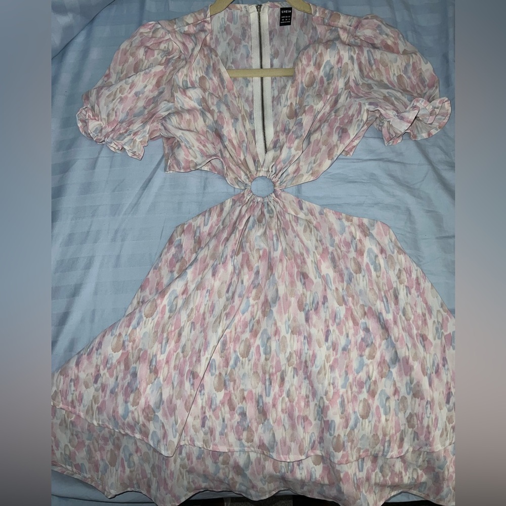 Cutout circle pastel mini dress